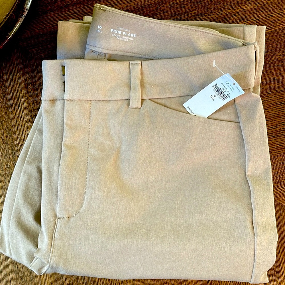 Tall Gals!  This is an adorable 10 Tall from Old Navy. NWT!